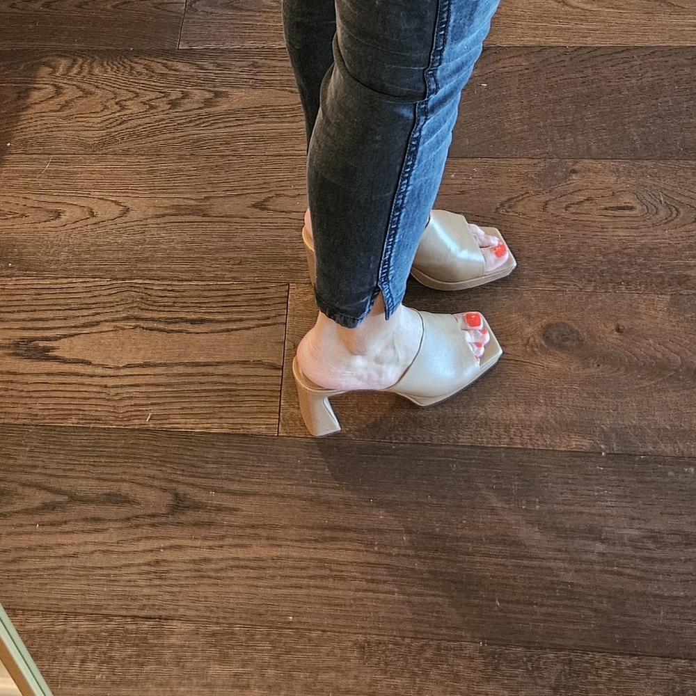 Heels - Picture 9 of 10